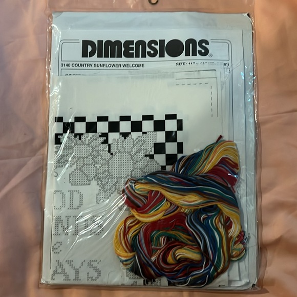 Dimensions stamped cross stitch kit 3140 Country Sunflower Welcome New chickens - Picture 5 of 6